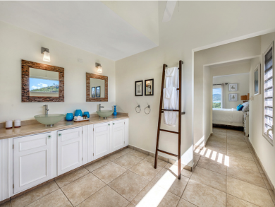 Dramatic Views from Hill Perched Villa!